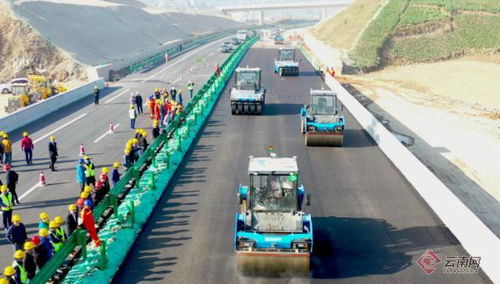 無人路面機(jī)群攤鋪 黑科技‘保山出道’，賦能路橋附屬工程建筑勞務(wù)分包新生態(tài)